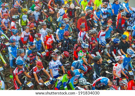 FoshanÃ¢Â?Â?Jan 13:In order to encourage citizens to exercise,Sports Bureau organized cycling competition,there are more than 300 people attended,the final 15 celebrity awards Jan 13,2013 in Foshan,China