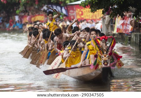 FOSHAN-June 23:The Dragon Boat Festival dragon boat in Fen rivers, there are 17 dragon boat teams took part in the game, attracted tens of thousands of people watched June 23, 2015 in Foshan, China