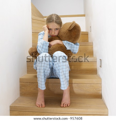 young girl who does not want to go to sleep