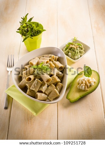 pasta with avocado mint and pine nuts pesto