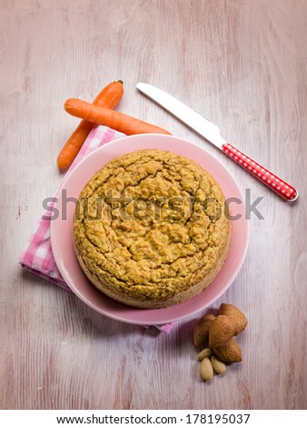 cake with almonds and carrots