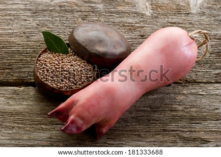 pig foot with raw lentils