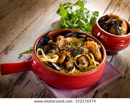 spaghetti with seafood and mushrooms