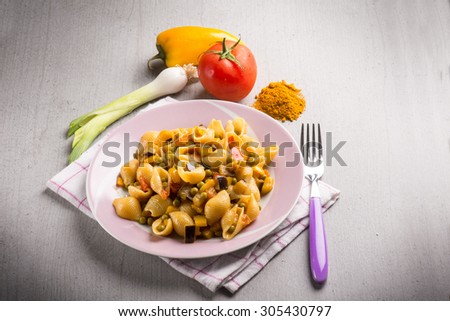 pasta with peas tomatoes capsicum and curry