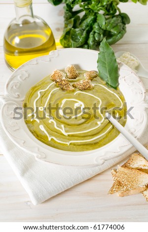 spinach soup with slice toast bread