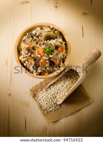 barley risotto with mushrooms and carrot