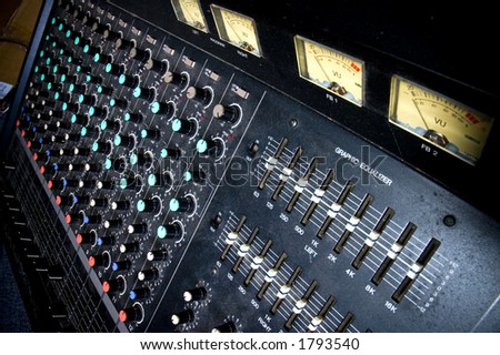 retro mixing console