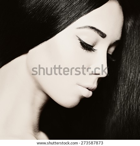 Beautiful brunette woman, face closeup