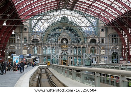 ANTWERP, BELGIUM - MAY 24: Upper level of Antwerp Central station on May 24, 2013 in Antwerp, Belgium. In 2009 the magazine Newsweek judged Antwerp Central the world\'s fourth greatest train station.