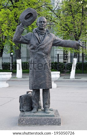 SAMARA, RUSSIA - MAY 11, 2014: Monument of Yuriy Detochkin, the protagonist of the Soviet film comedy \