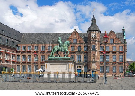Equestrian monument of Johann Wilhelm II (Jan Wellem) and Old Town Hall of Dusseldorf, Germany. The monument was erected in 1711. The oldest wing of the Town Hall was built in 1570-1573.