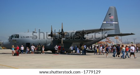 Military Aircraft C-17 With Spectators All Around.