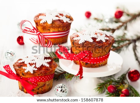 Christmas fruit cakes  with sugar snowflakes