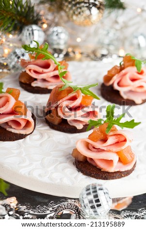 Slices of bread with ham and pear chutney for holiday
