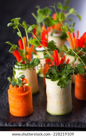 Raw Zucchini and Carrot Roll-Ups for holiday