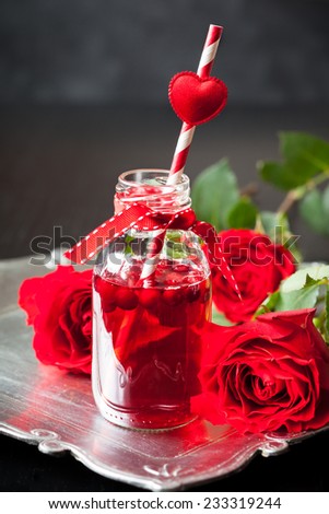 Valentine\'s Day party idea:individual small bottles with cranberry cocktail