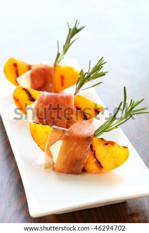 appetizer with grilled peach, ham and goat cheese