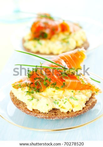 Scrambled egg and smoked salmon on toast