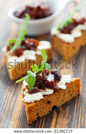 Pumpkin and tomato chutney on pumpkin bread with soft cheese