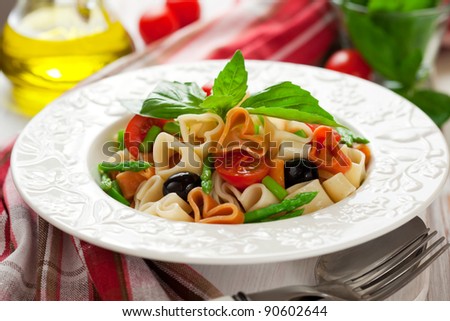 Heart-shaped pasta with tomatoes, asparagus and olives