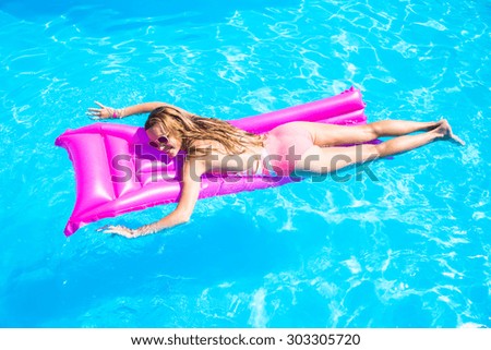 Creepshot Young Girl Swimming Pool