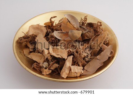 Autumn pot pourri in gold dish