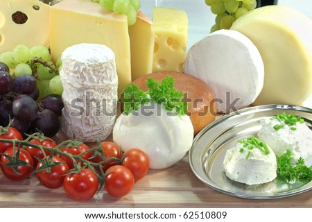 cheese varieties with fresh grapes and sorrel