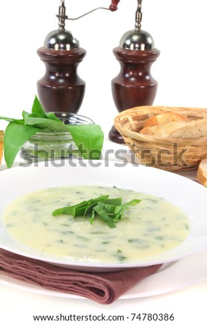 Wild garlic soup with fresh wild garlic and baguette