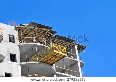 Monolithic building construction site work from concrete