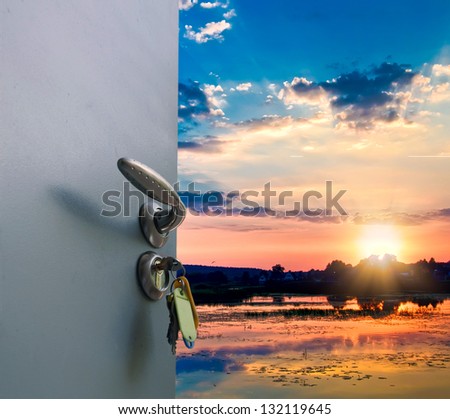 open door facing the oblechnoe sky with sunset in the lake