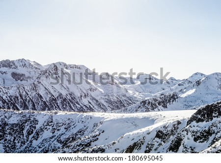 Winter landscape of mountains covered slope snegom. Pik bulgaria ski resort Bansko. gory Pirin