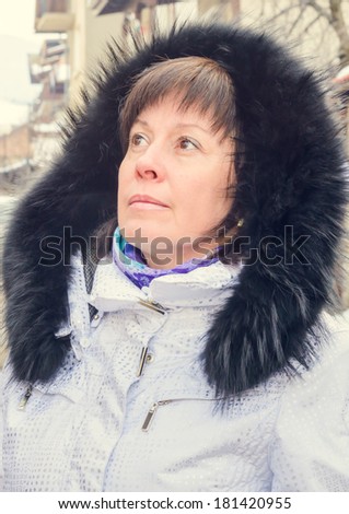portrait the Brunette of average years the woman in a jacket with a fur collar