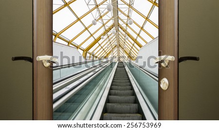 automatic escalator stairs to move people up and down door open