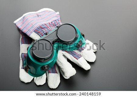 Gloves and protective glasses