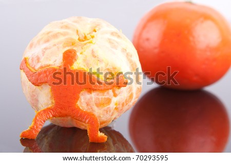 http://image.shutterstock.com/display_pic_with_logo/539572/539572,1296626578,5/stock-photo-a-strong-man-of-peel-holding-big-mandarin-70293595.jpg