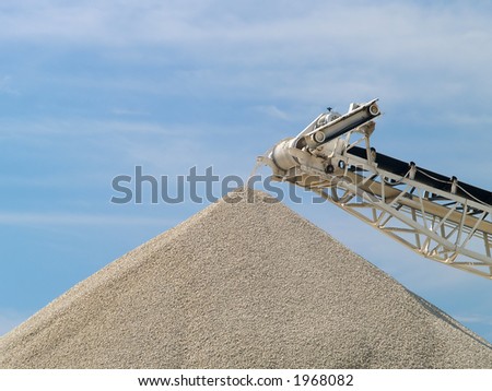 A conveyor belt at a sand heap
