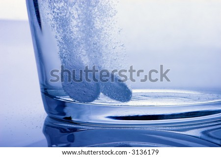 An Effervescent tablets in the glass of water