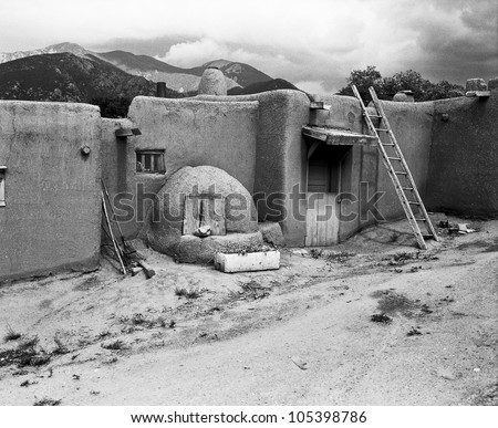 TAOS, NEW MEXICO - SEPTEMBER 7: Traditional adobe pueblo buildings with a hornos, or outdoor oven, on September 7, 2011 in Taos, New Mexico. The Taos Pueblo is a UNESCO World Heritage site.