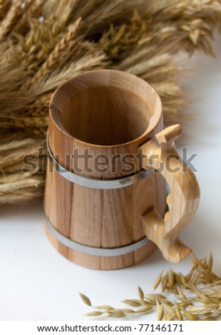 Wooden mug, rye and wheat on a white background/Wooden mug, rye and wheat
