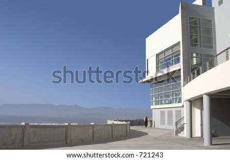 A modern building housing a new restaurant overlooks California\'s Pacific ocean.