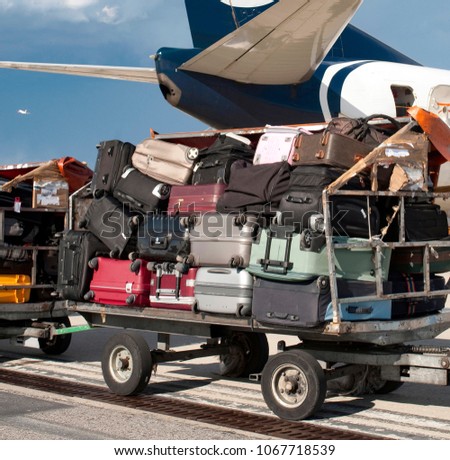 airport, baggage to be loaded on the plane