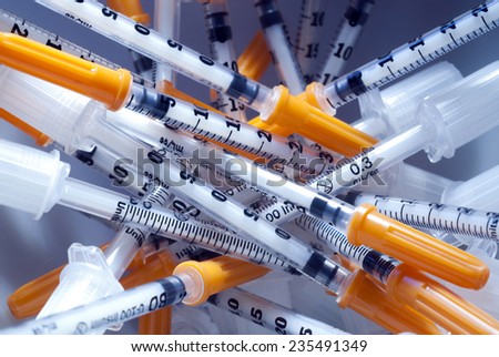 a pile of syringes for insulin