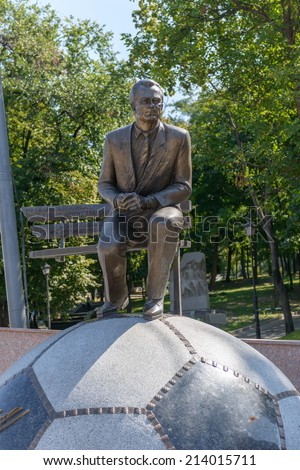 Monument to Ukrainian coach Valery Lobanovsky in Kiev after the dismantling of the barricades August 26, 2014