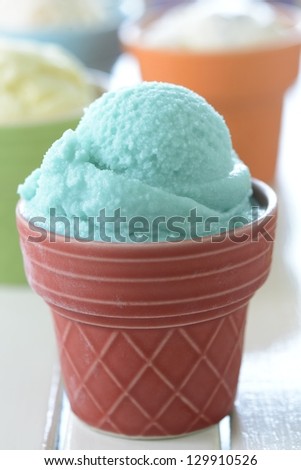scoop ice cream