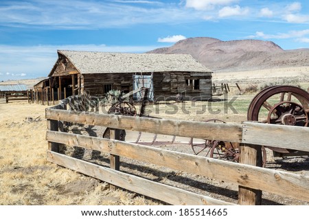 Rustic remnants of an abandoned ranch in Nevada\'s Great Basin region.