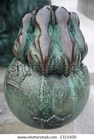 Bronze lion claws on the orb with three crowns (Sweden symbol)