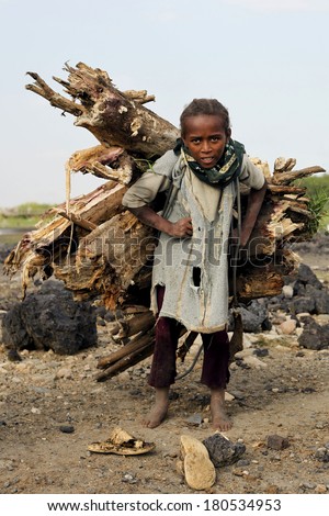 ZIWAY, SOUTH ETHIOPIA, AFRICA -  Ziway town JAN 1, .2009 unidentified Ziway area poor girl