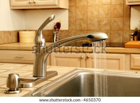 Kitchen faucet in spray mode