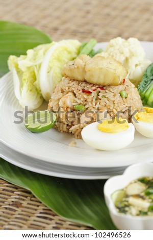 fried rice with fish and prawns - fried rice with fish and shrimp