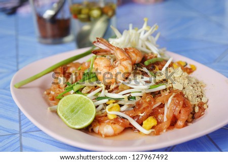 fried noodle with shrimp - noodle phad thai